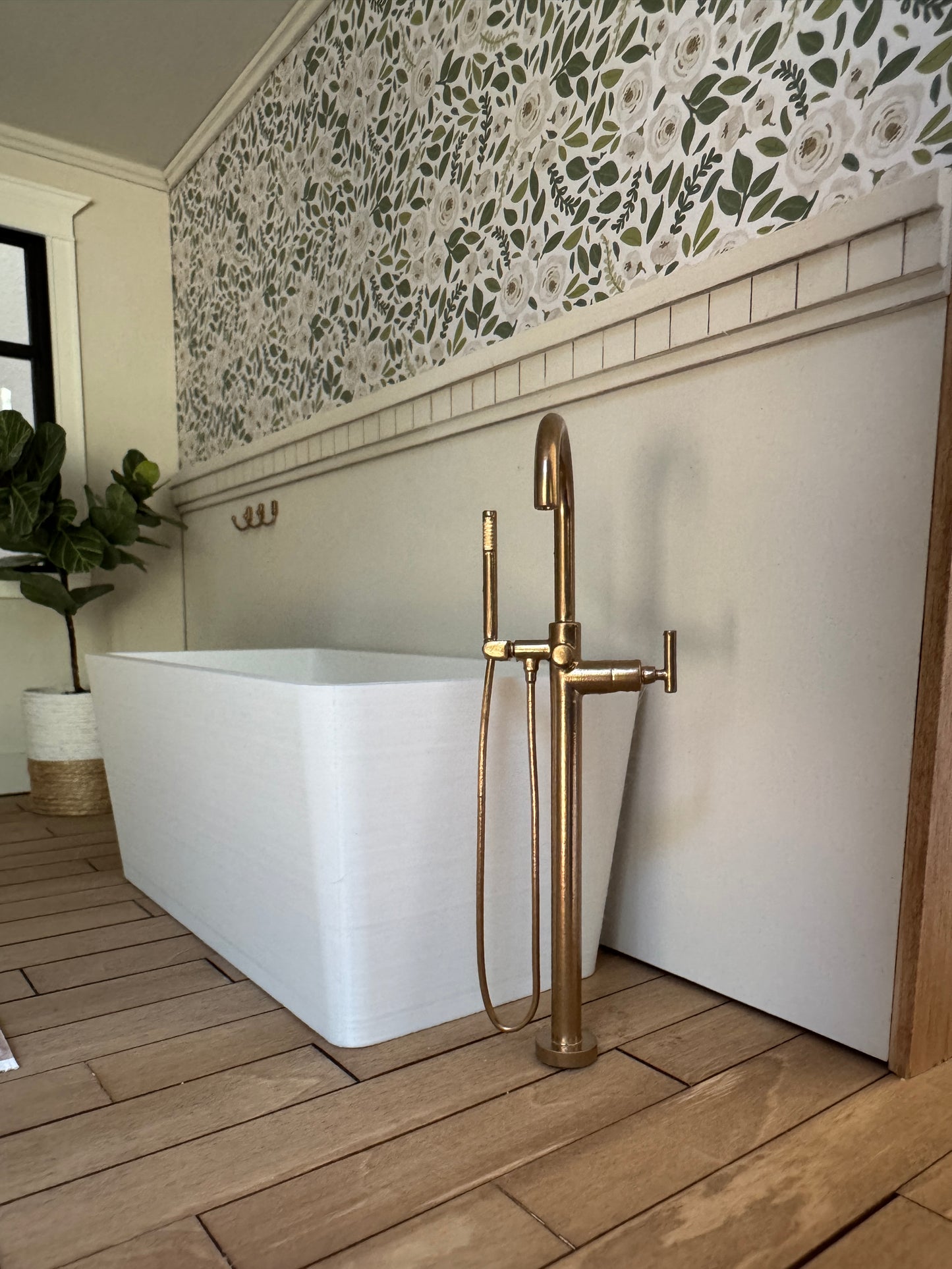 1:12 Scale Miniature Freestanding Bathtub Faucet – Resin Dollhouse Fixture with Handheld Shower