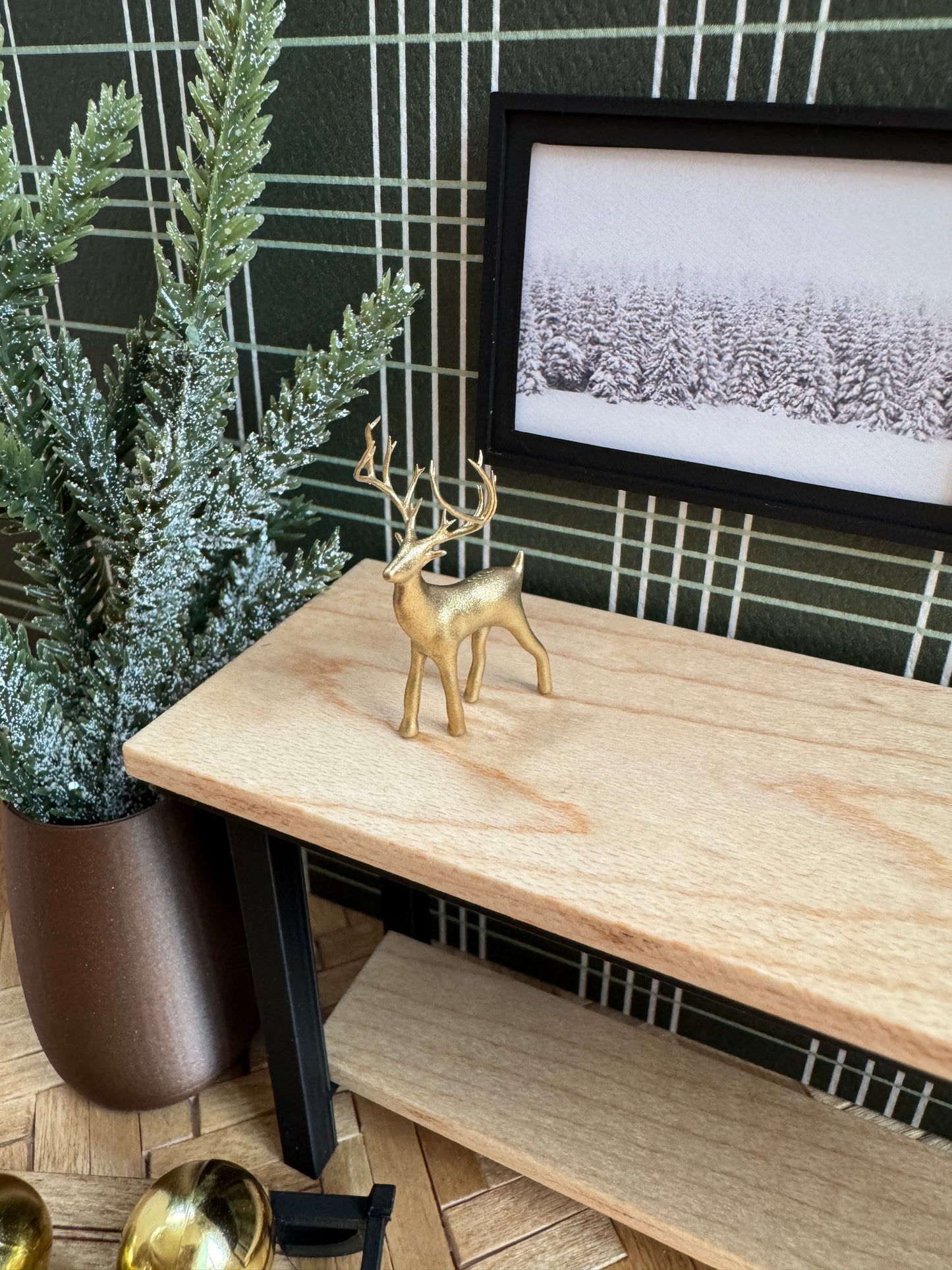 Miniature Deer Statue – 1:12 Scale Dollhouse Christmas Decor