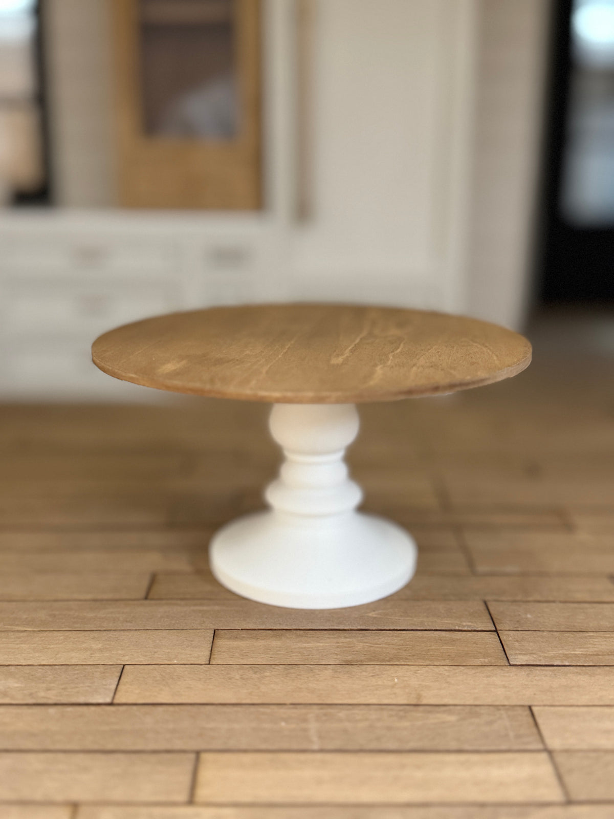 1:12 Scale Miniature Pedestal Dining Table - Dollhouse Farmhouse Furniture