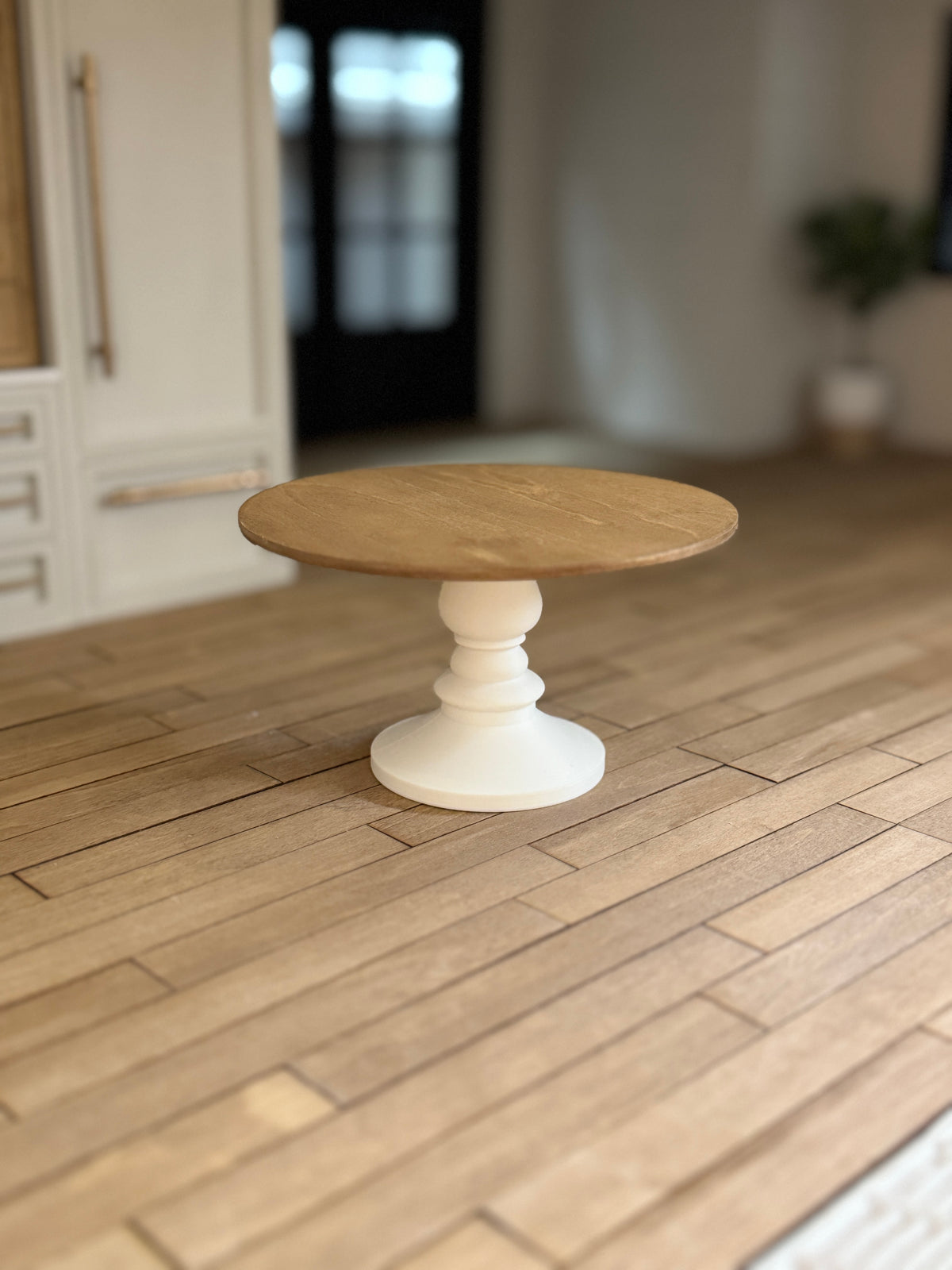 1:12 Scale Miniature Pedestal Dining Table - Dollhouse Farmhouse Furniture