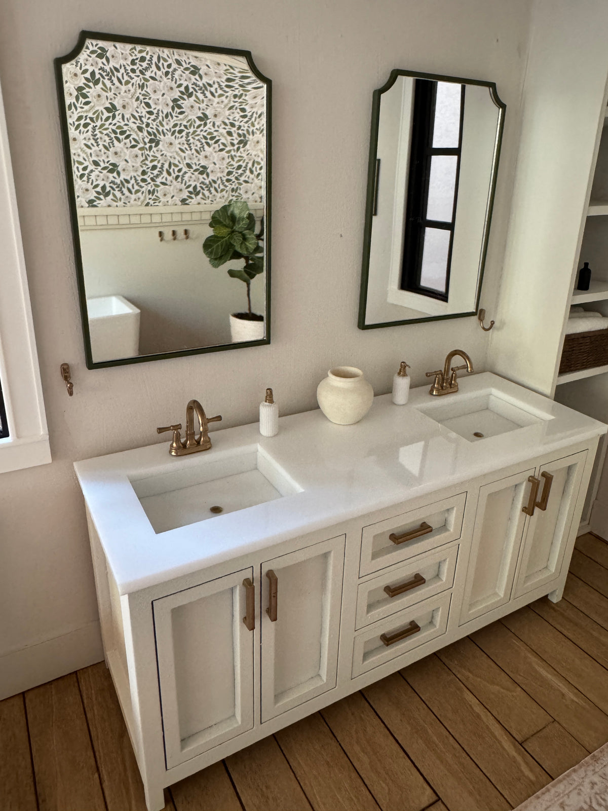 1:12 Scale Miniature Bridge Bathroom Faucet – Resin Dollhouse Vanity Fixture