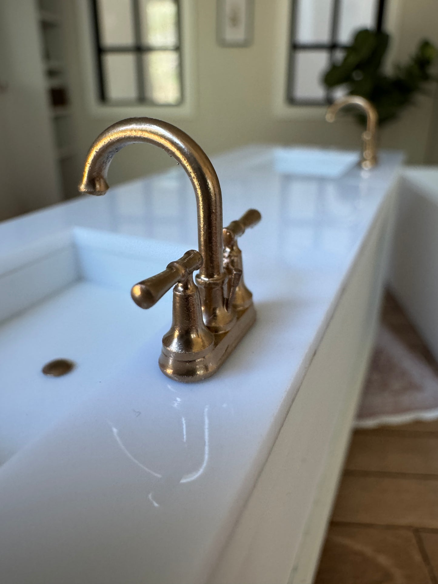 1:12 Scale Miniature Bridge Bathroom Faucet – Resin Dollhouse Vanity Fixture