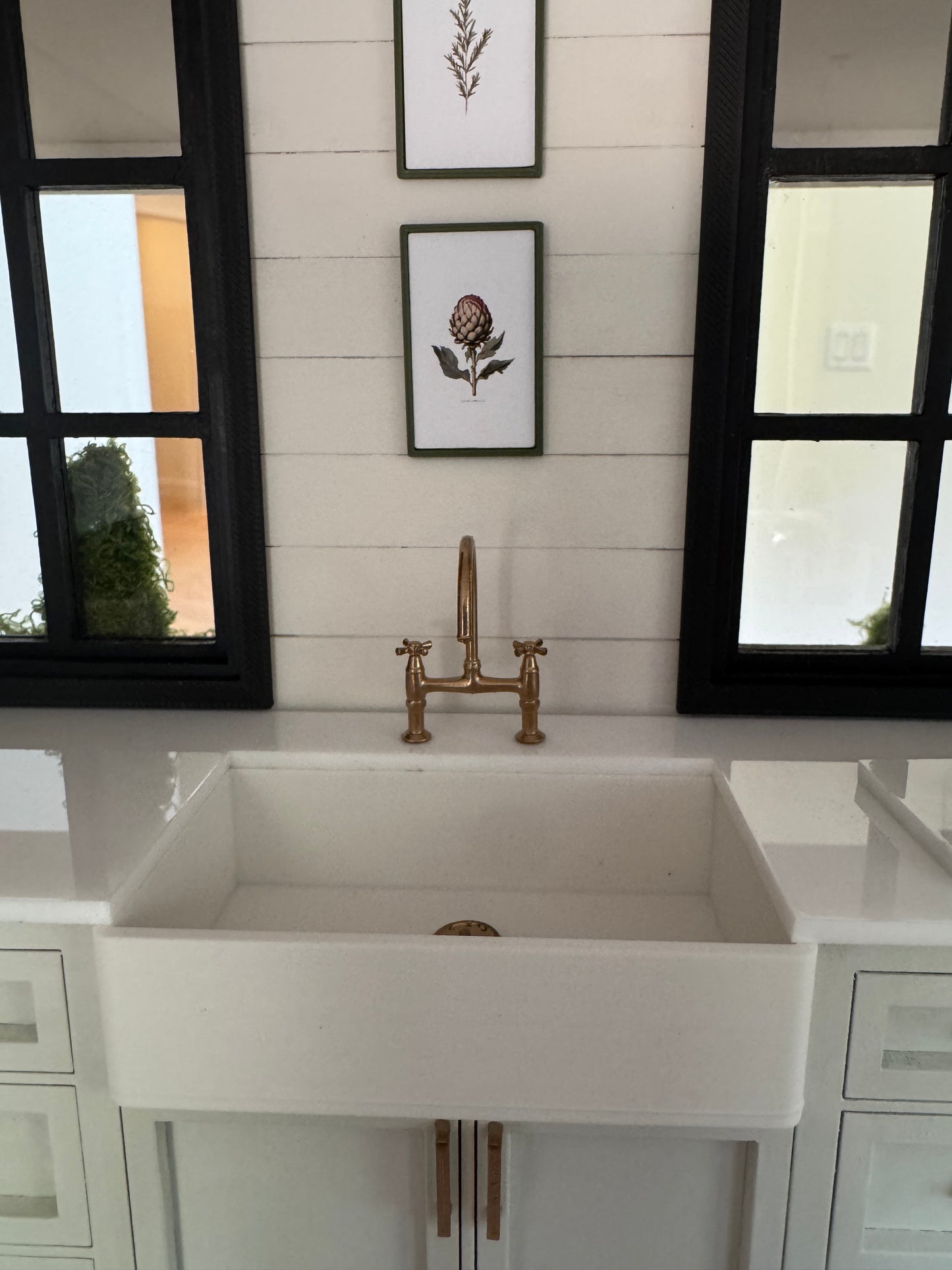 1:12 Scale Miniature Kitchen Bridge Faucet – Resin Dollhouse Farmhouse Sink Fixture