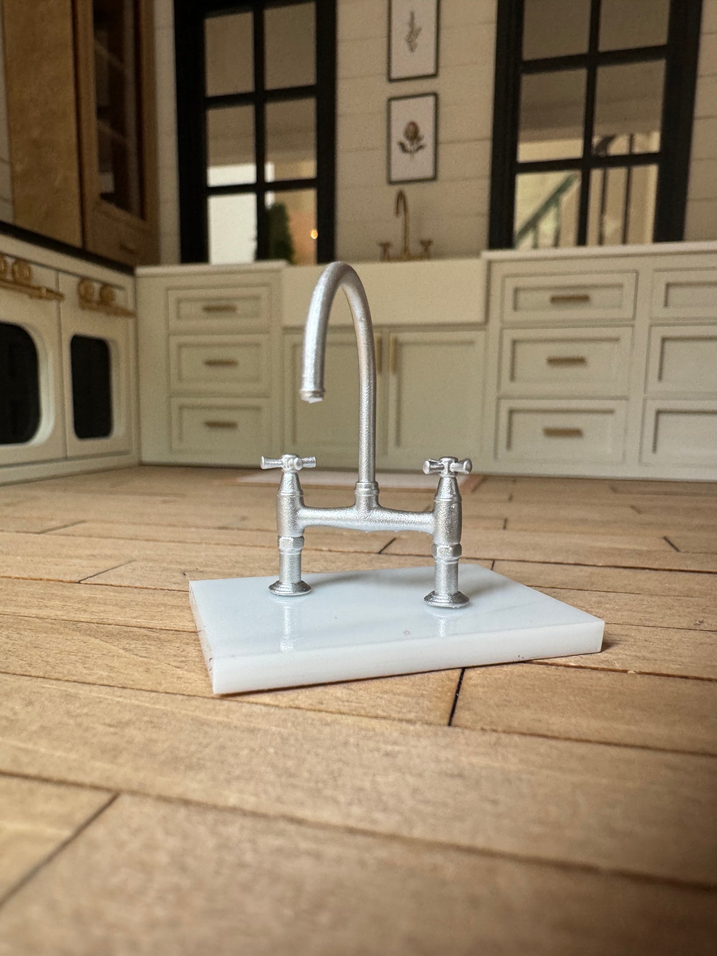 1:12 Scale Miniature Kitchen Bridge Faucet – Resin Dollhouse Farmhouse Sink Fixture