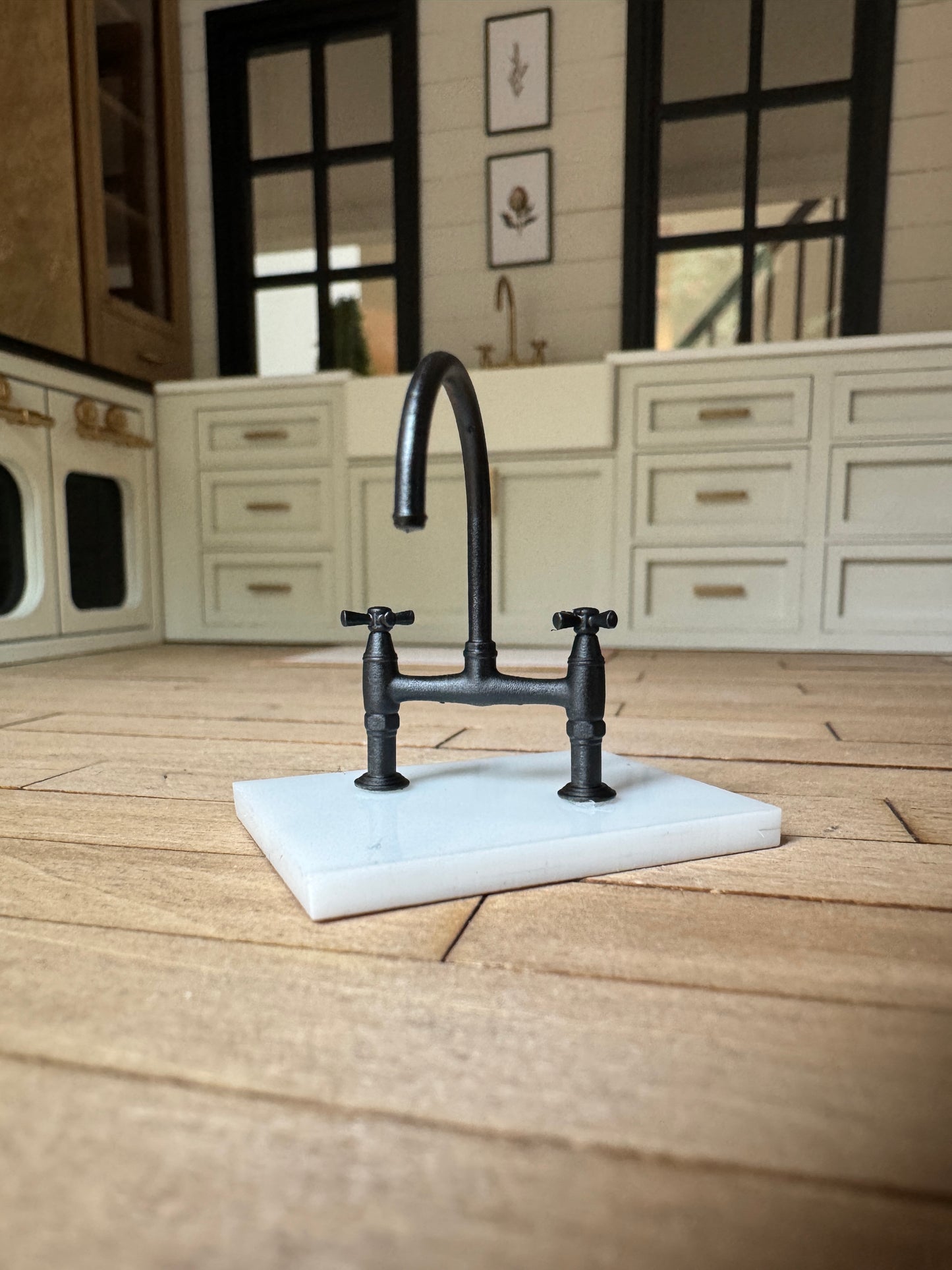 1:12 Scale Miniature Kitchen Bridge Faucet – Resin Dollhouse Farmhouse Sink Fixture