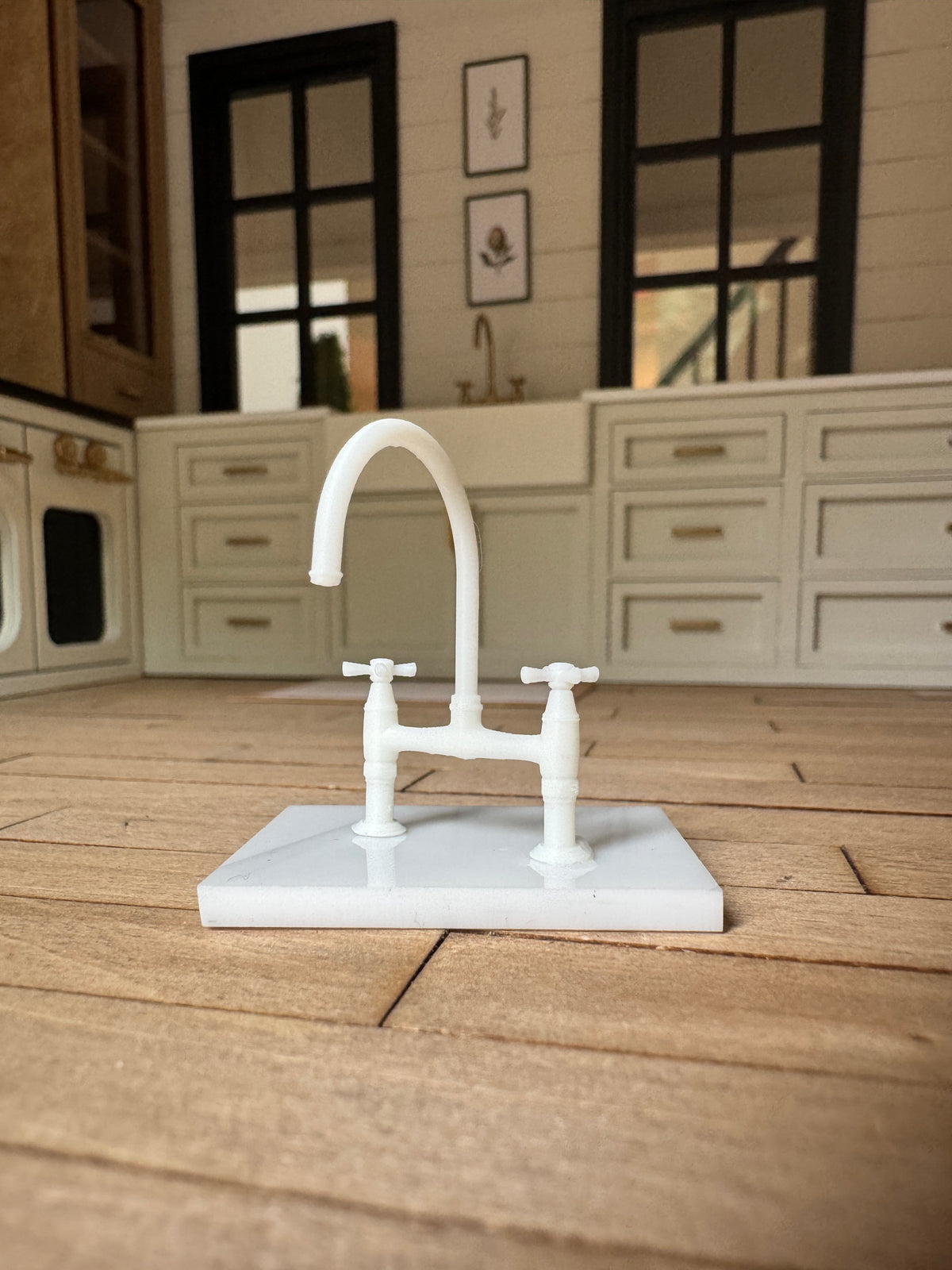 1:12 Scale Miniature Kitchen Bridge Faucet – Resin Dollhouse Farmhouse Sink Fixture